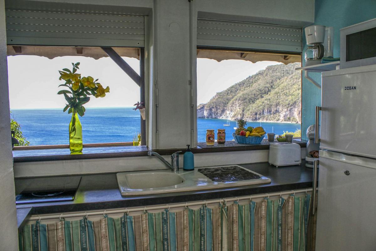 8.Location villa vue mer Deshaies Guadeloupe_ cuisine
